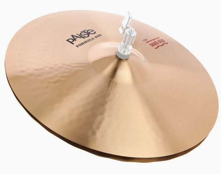 Paiste 15" 602 Sound Edge Hi Hat, di fronte su sfondo neutro