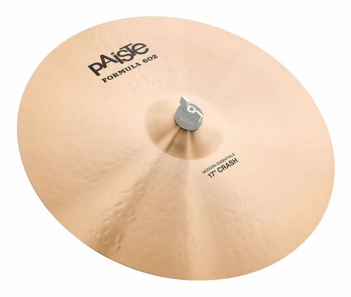 Paiste 17" 602 Mod. Essentials Crash, su sfondo neutro