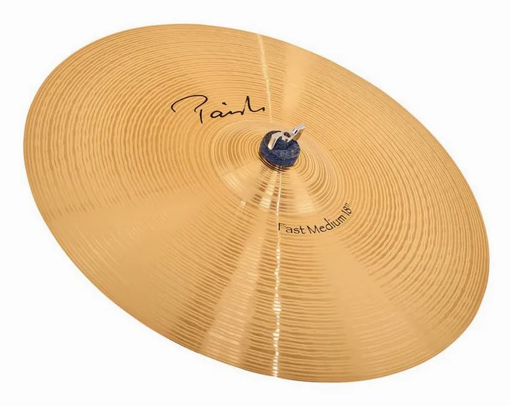 Paiste 18" Signature Fast Med. Crash, su sfondo neutro