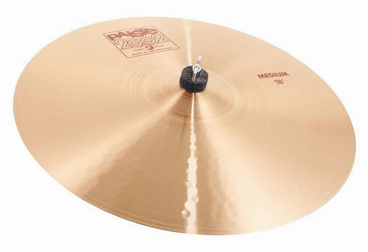 Paiste 2002 Classic 18" Medium Crash, di fronte su sfondo neutro