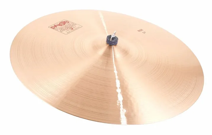 Paiste 2002 Classic 24" Ride, su sfondo neutro