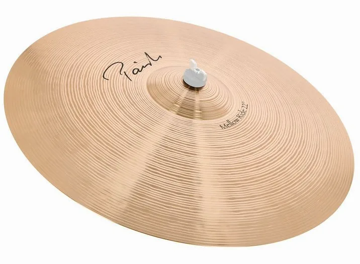 Paiste 22" Signature Mellow Ride, su sfondo neutro