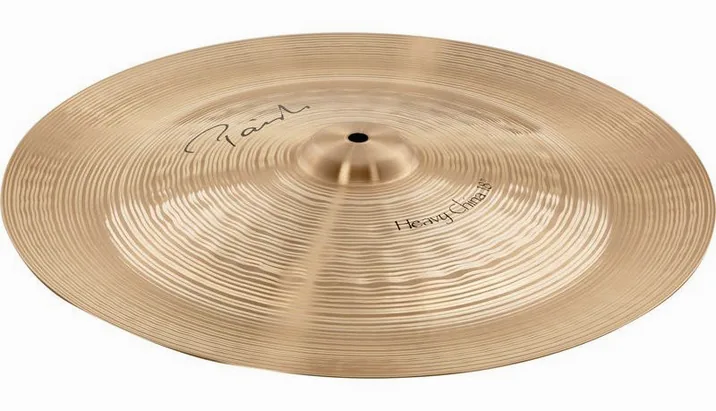 Paiste 18" Signature Heavy China, di fronte su sfondo neutro