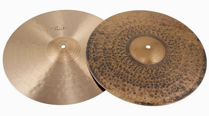 Paiste 14" Traditional Medium Hi-Hat, su sfondo neutro