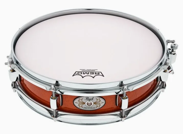 Pearl 13"x03" Piccolo Snare #114, su sfondo neutro