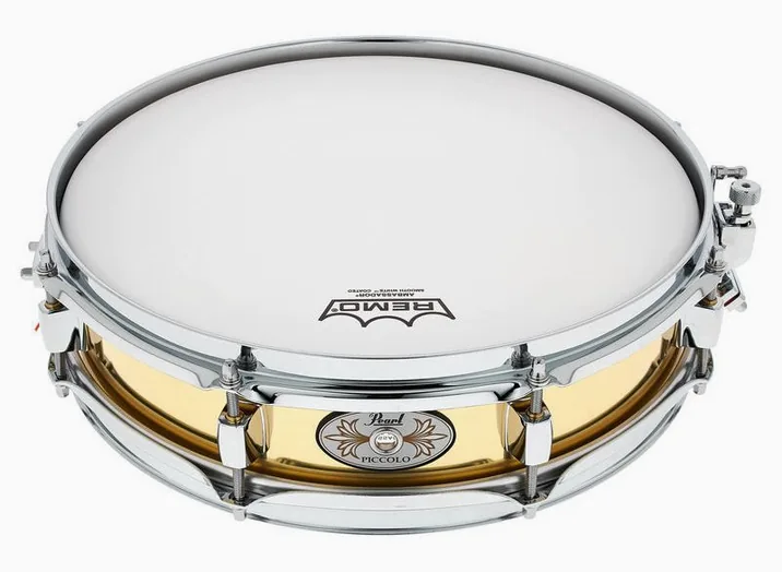 Pearl B1330 13"x03" Piccolo Snare, di fronte su sfondo neutro