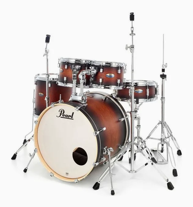 Pearl Decade Maple Studio S. Brown, di fronte su sfondo neutro