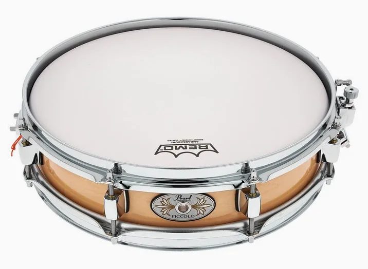 Pearl M1330 #102, su sfondo neutro
