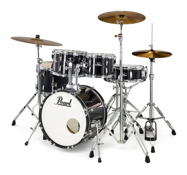 Pearl Roadshow 18" Plus Jet Black, su sfondo neutro