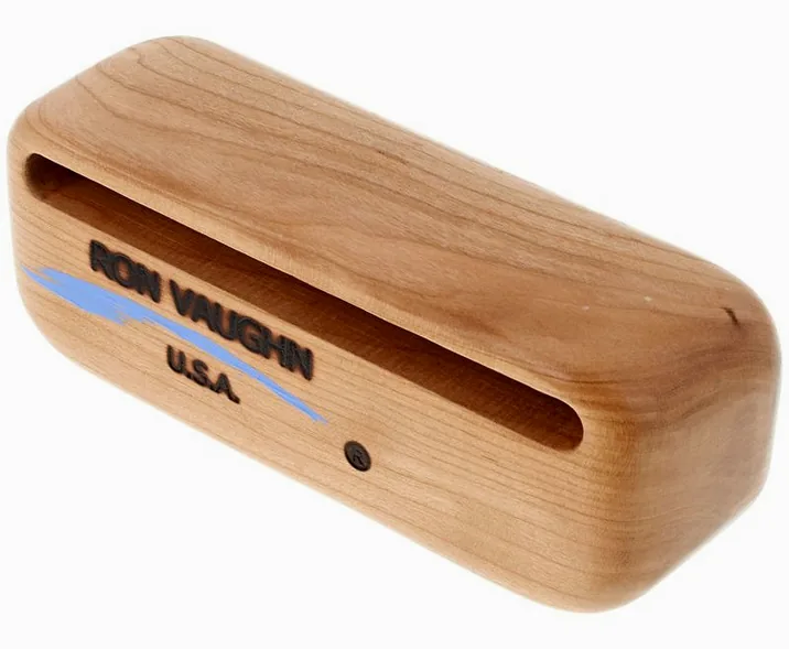 Ron Vaughn W-1.5 Piccolo Wood Block F6, su sfondo neutro