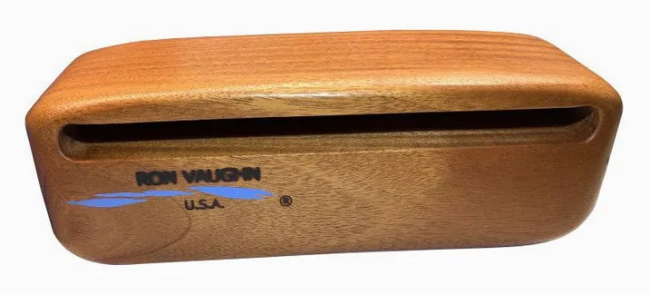 Ron Vaughn W-4.7 Wood Block G5, di fronte su sfondo neutro