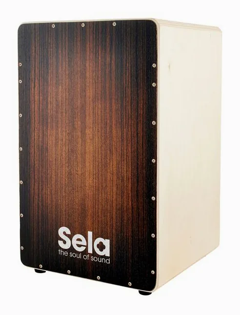 Sela SE 051 Varios Cajon Brown, su sfondo neutro