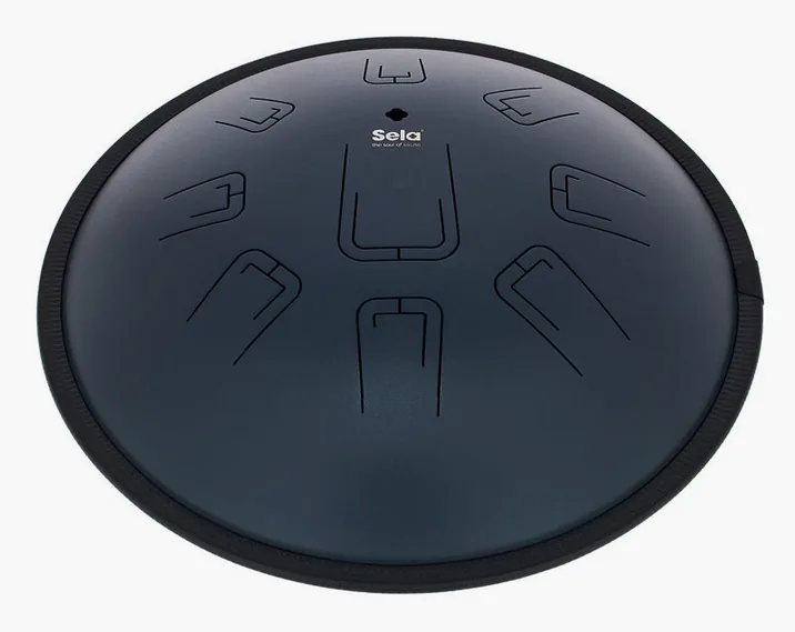 Sela Tongue Drum SE 381, su sfondo neutro
