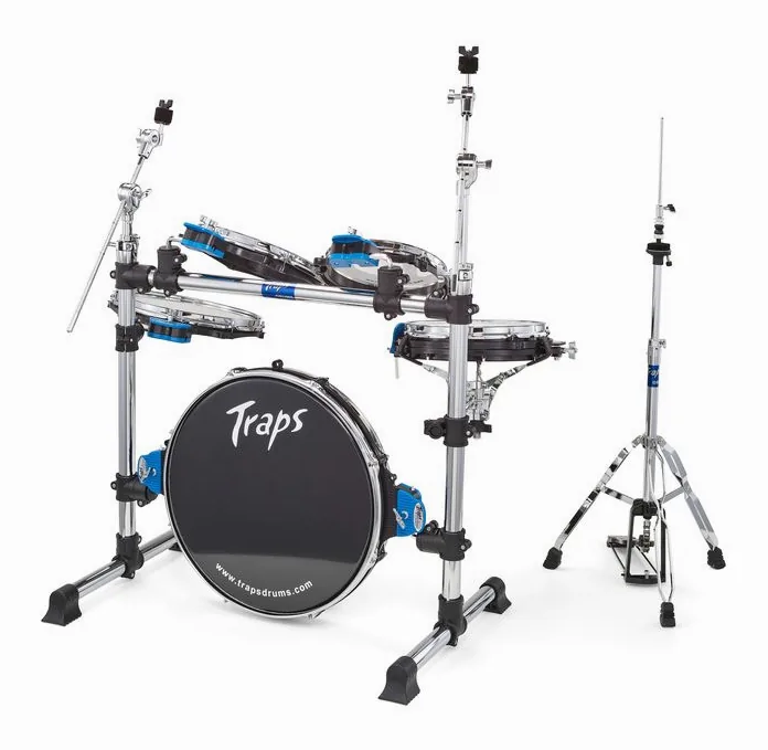 Traps A-400 Acoustic Drumset, su sfondo neutro