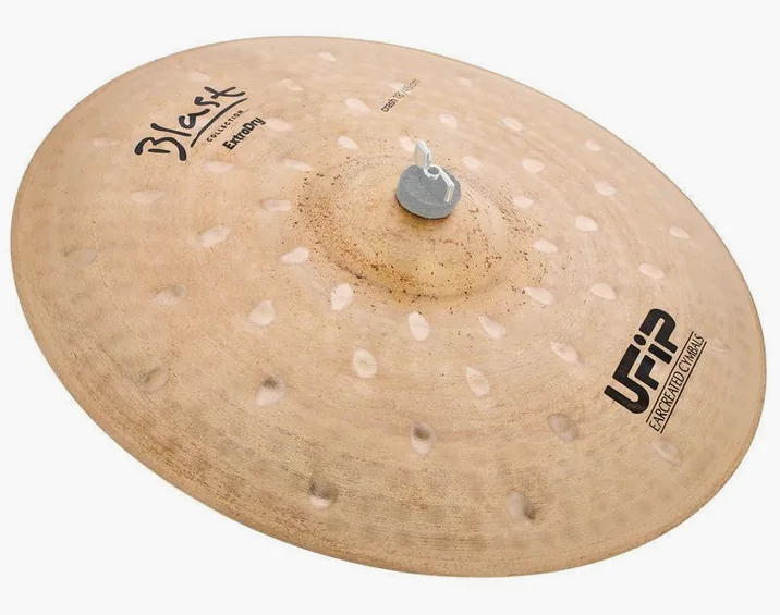 Ufip 18" Blast Extra Dry Crash, su sfondo neutro