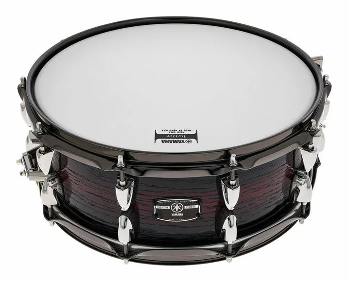 Yamaha 14"x5.5" Live Custom Hybr. UMS, su sfondo neutro