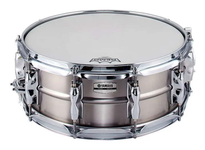 Yamaha 14"x5.5" Recording Custom ST, su sfondo neutro