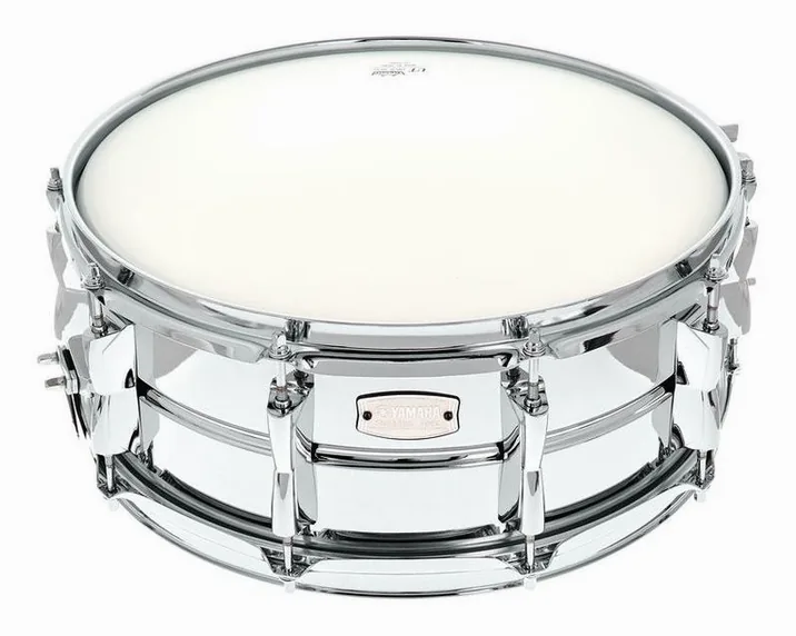Yamaha Stage Custom 14"x5,5" Snare, di fronte su sfondo neutro