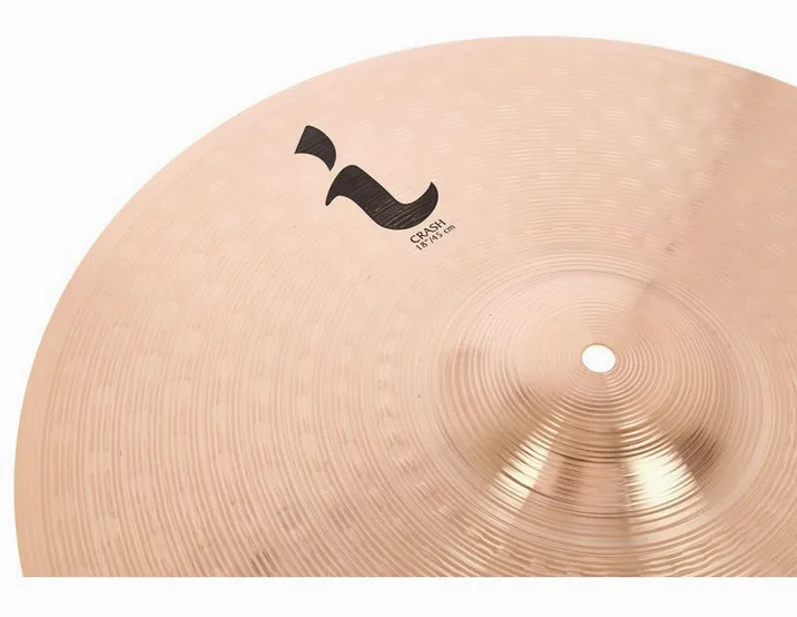 Zildjian 18" I Family Crash medium-thin, su sfondo neutro, photo 3