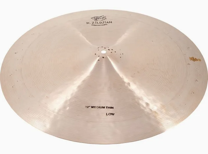 Zildjian 22" K Constantinople Low Ride, di fronte su sfondo neutro