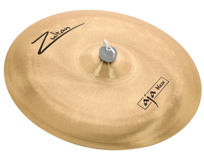 Zultan 16" Aja Blaze Crash, di fronte su sfondo neutro