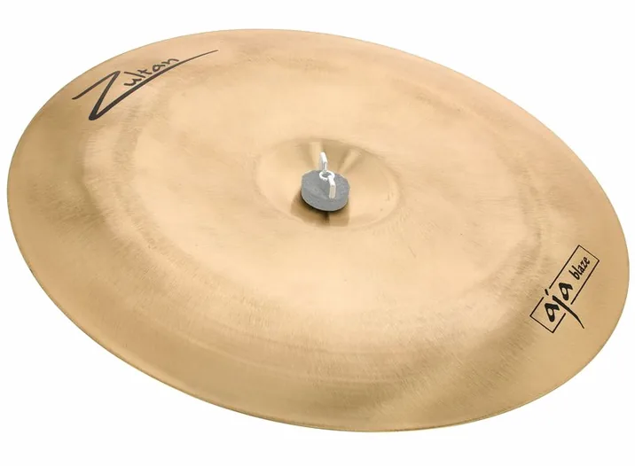 Zultan 18" Aja Blaze China, di fronte su sfondo neutro