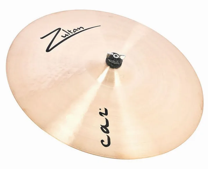 Zultan 18" Caz Crash, su sfondo neutro