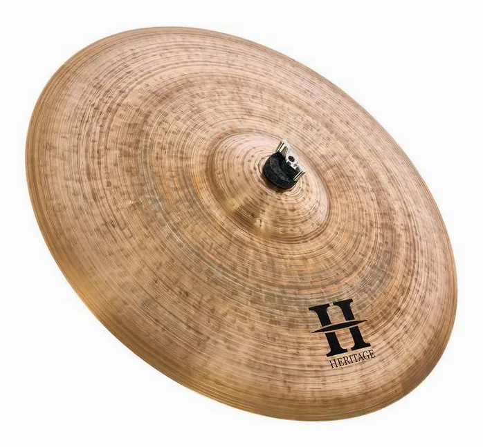 Zultan 19" Heritage Crash, su sfondo neutro