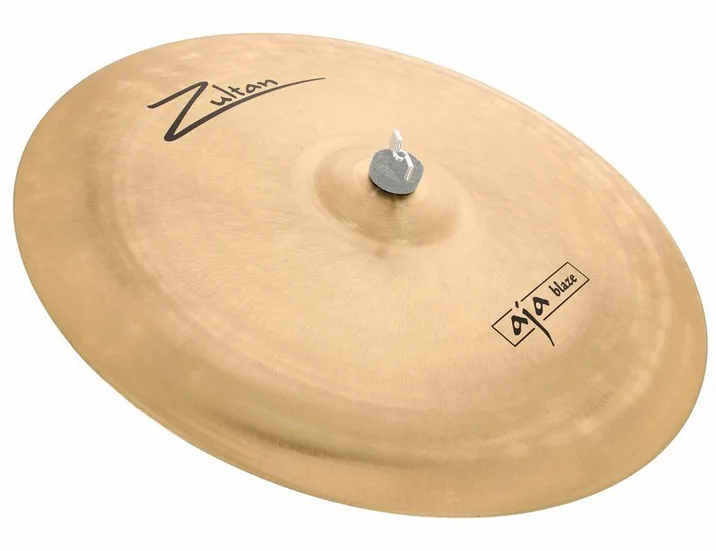Zultan 20" Aja Blaze Crash, su sfondo neutro
