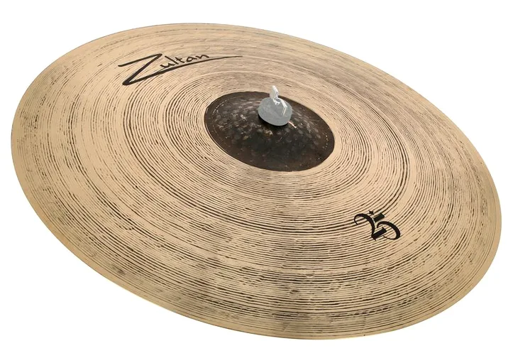 Zultan 22" Ride 25, su sfondo neutro